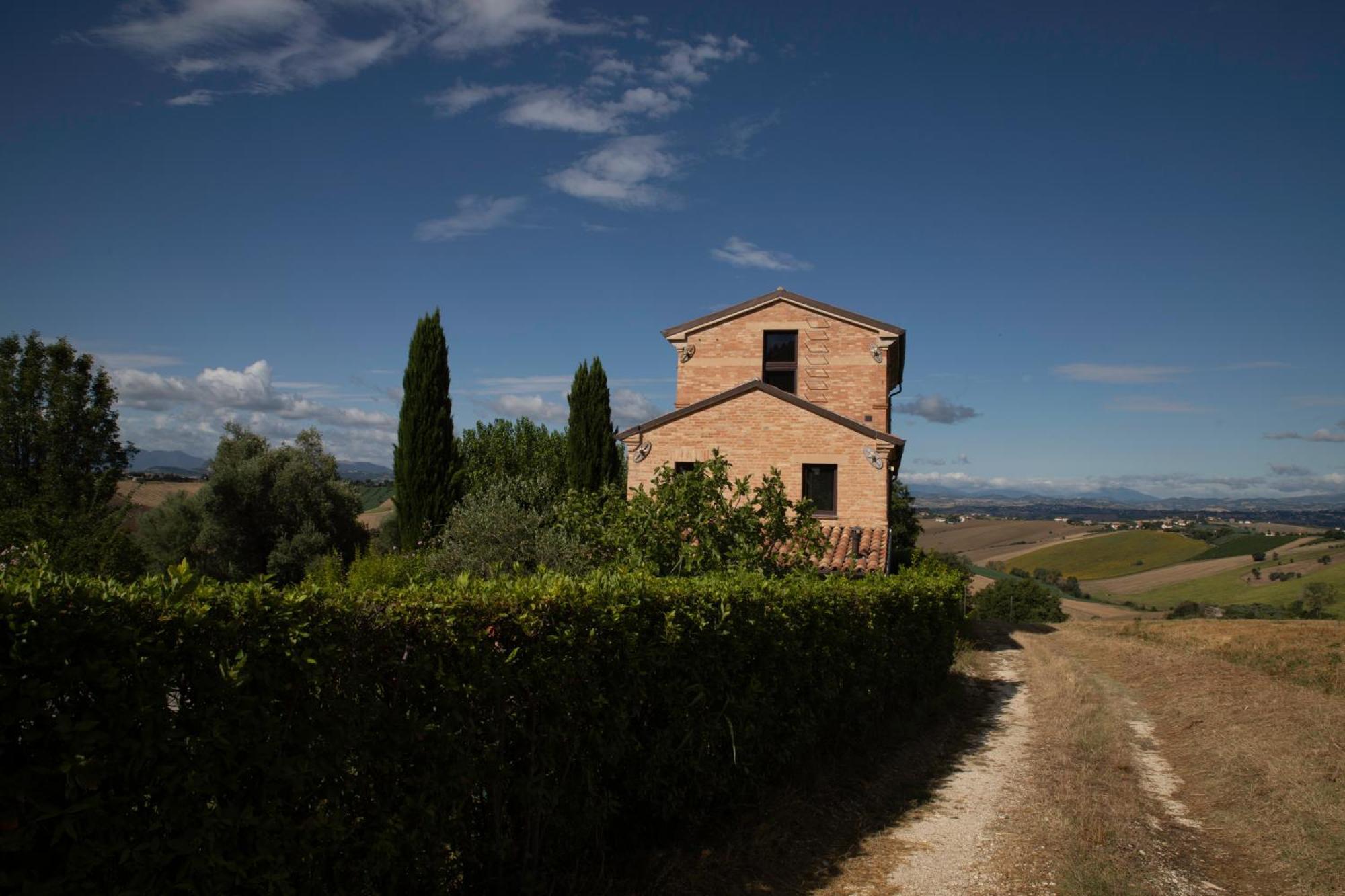 Casali Marchigiani - Ville Vacanza Private Con Piscina Ostra Exterior photo